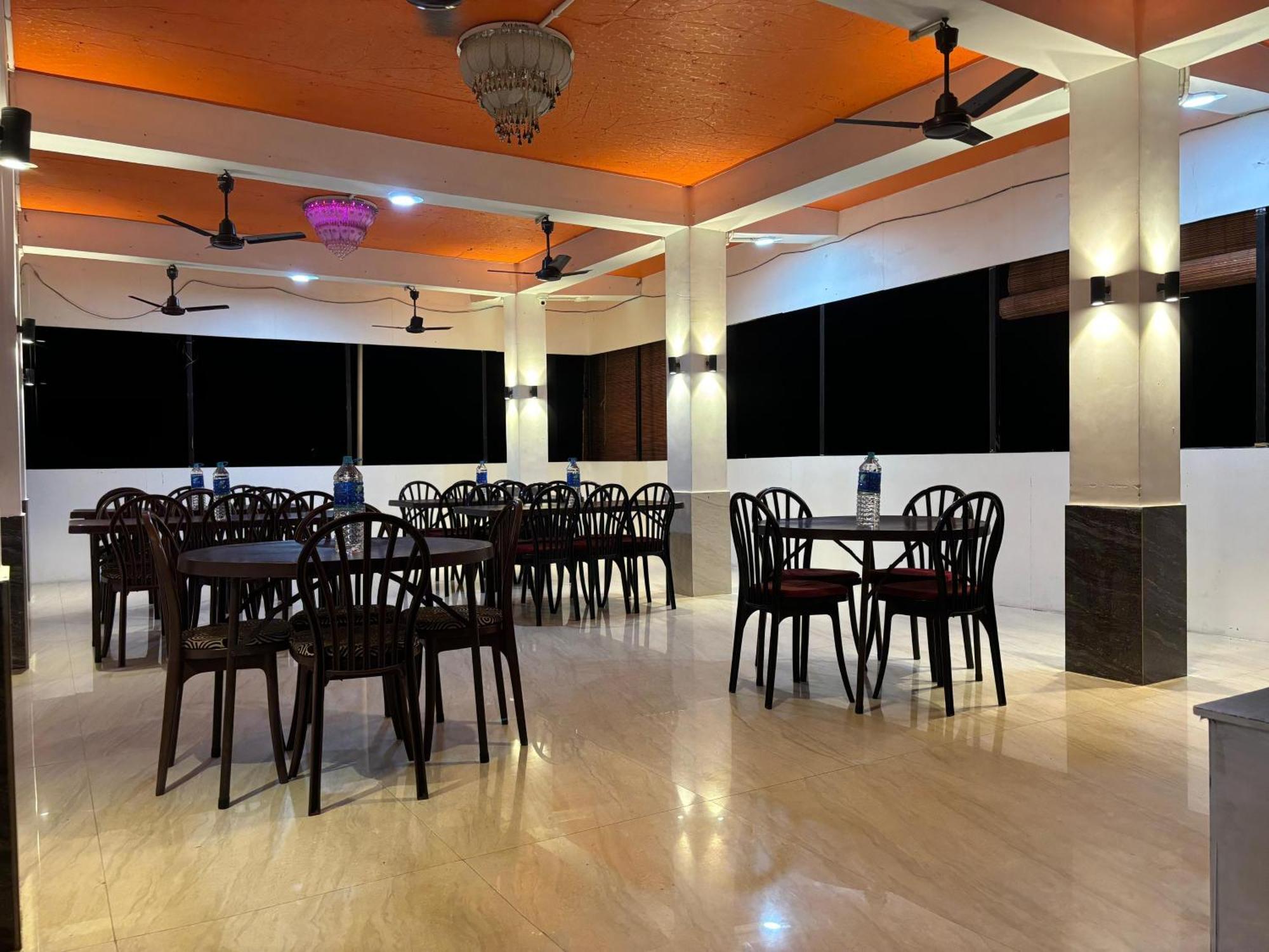 The Tamarind Tree Hotel & Restaurant Shadipur Exteriér fotografie